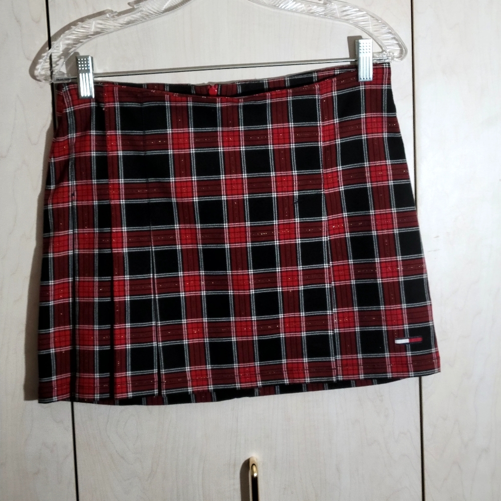 PRICE REDUCED❤️TOMMY HILFIGER🖤 PLAID PLEATED SKIRT  EXCELLENT CONDITION! SZ-7